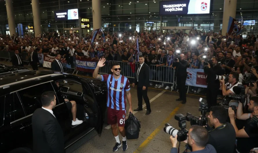 Bordo-Mavili Devrim: Mohamed Salah Türkiye’de